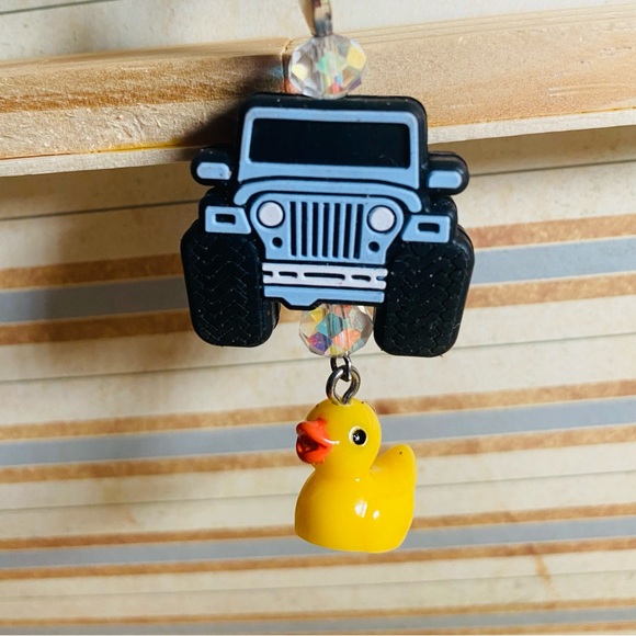 Silicone 4x4 Jeep Duck Rearview Mirror Charm-Keychain-Bag Charm-Beaded Bracelet - Picture 5 of 6